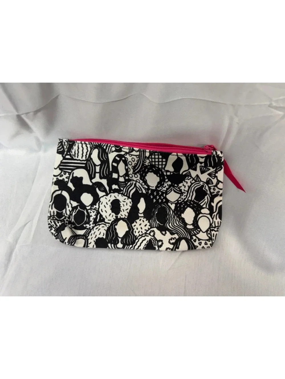 Ispy makeup bag